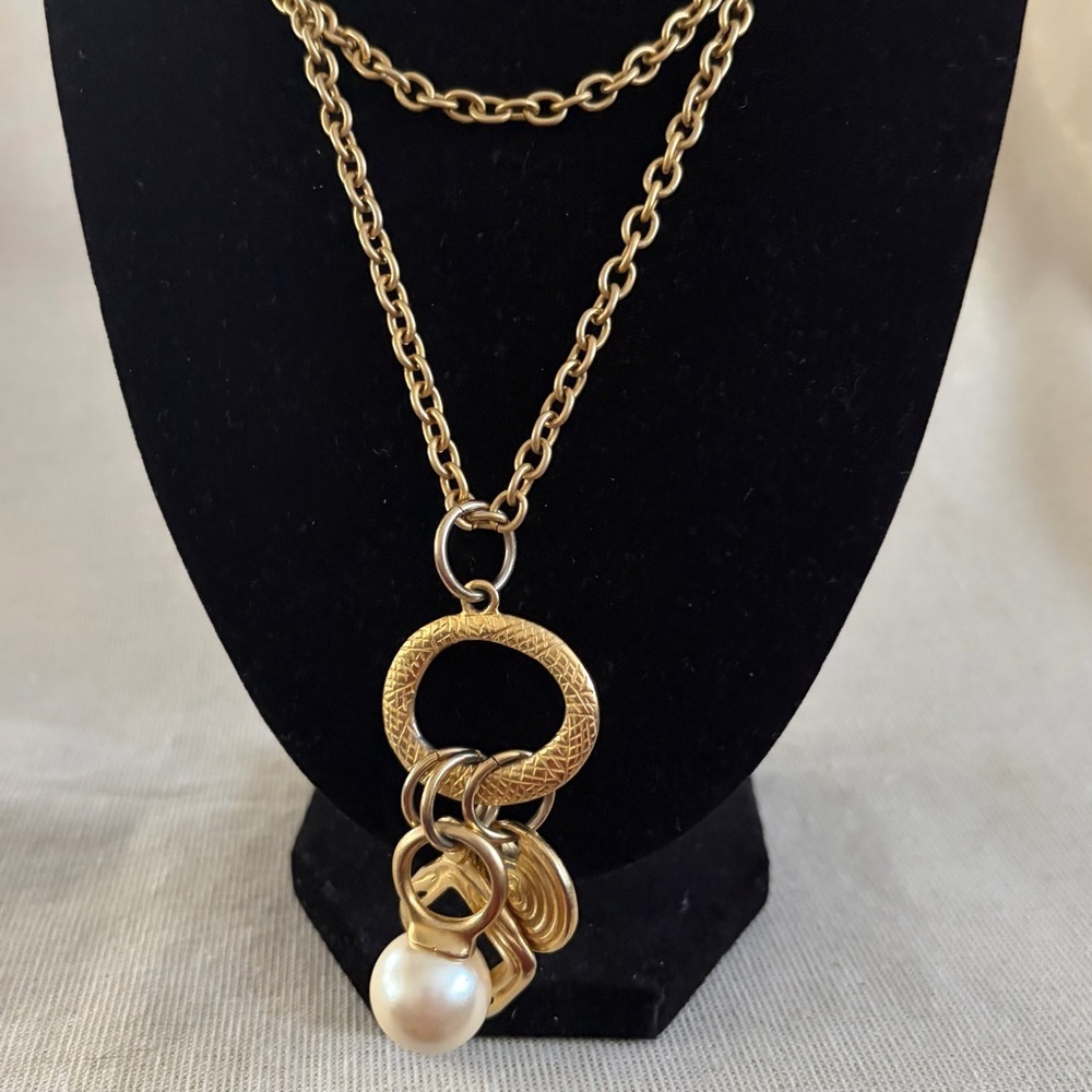 Chic Gold Necklace with Pearl Charm